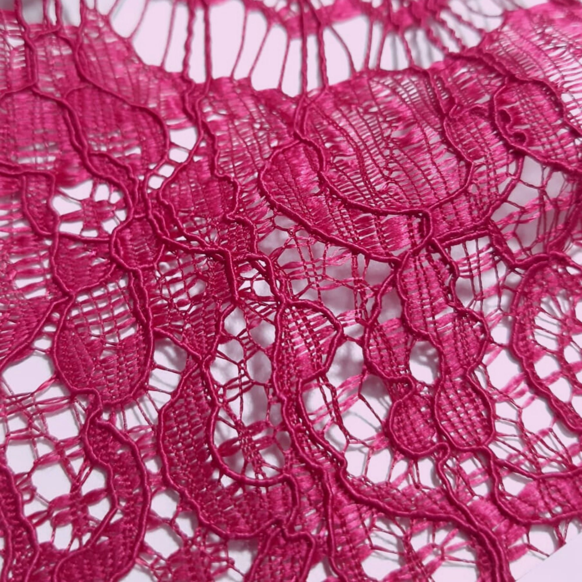 RENDA ORNAMENTAL CORDONÊ JARDIN LIPSTICK 100%POLIESTER DELICADO